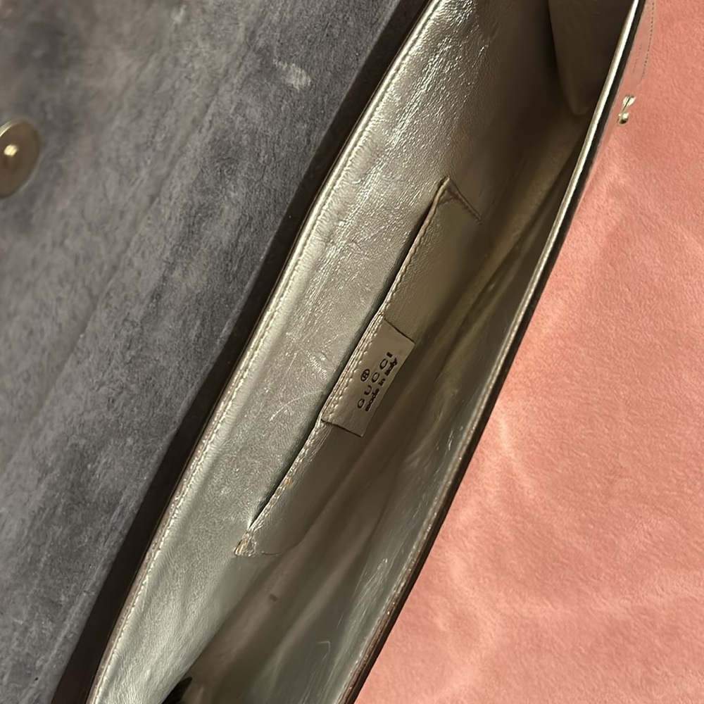 Gucci Patent silver metallic leather mirror clutch - Picture 8 of 8